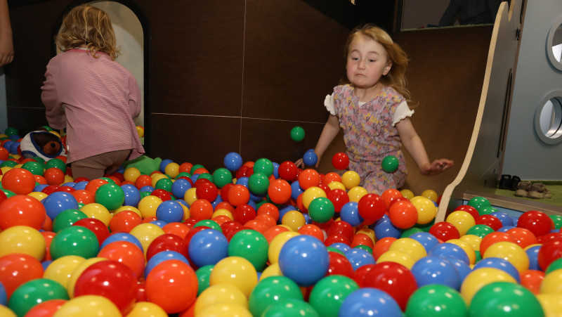 Bildergalerie mit Bällebad und Ritterburg-Rutsche: JOVO Kids eröffnet am Gifhorner Schillerplatz