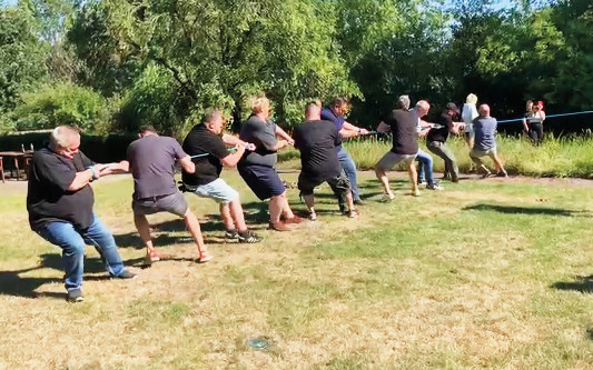 Bis alle Stricke reißen – Der 7. und 9. Zug USK traten in einer Neuauflage ihres legendären Tauziehens an