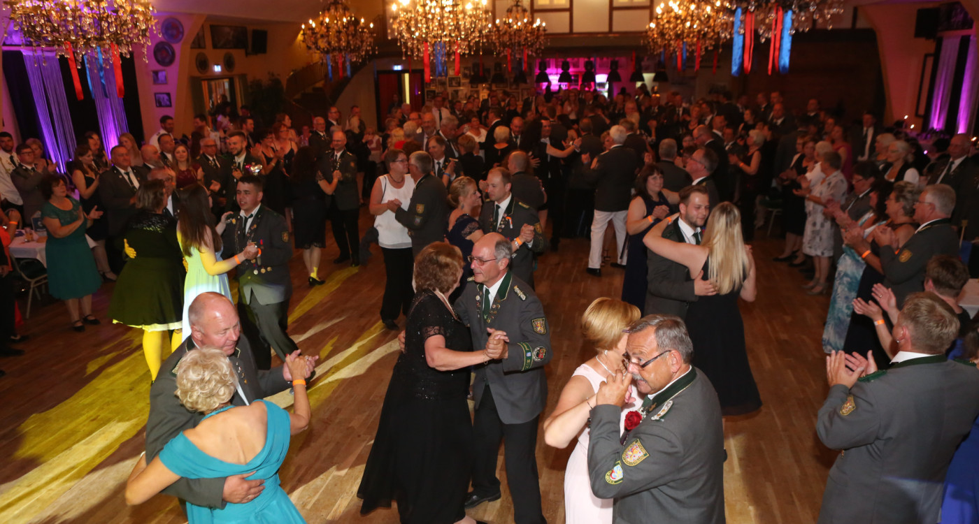 Bis einer heiratet – Die Majore von USK und BSK freuen sich auf ihre Bälle am Schützenfest-Freitag