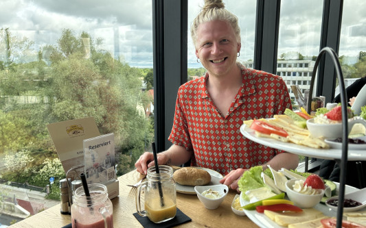 Bitte lasst mich doch jeden Tag so frühstücken: Das Café Weitblick in Gifhorn bereichert mit Shakshuka, Smoothies und Kuchen