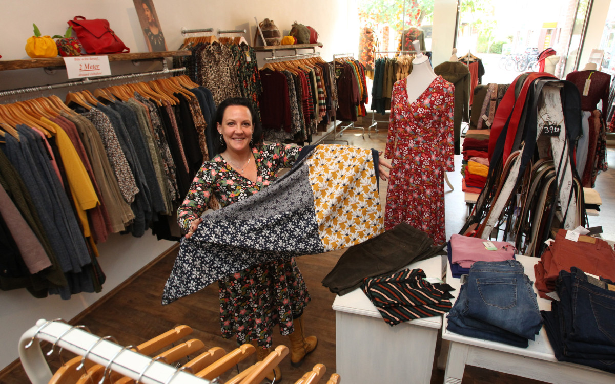 Bunt und lebensfroh – das ist Ela‘s Art: Im Concept-Store von Manuela Henning in Gifhorn warten die Herbst-Kollektionen