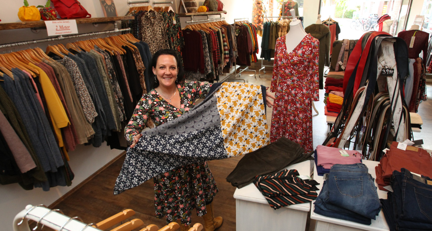 Bunt und lebensfroh – das ist Ela‘s Art: Im Concept-Store von Manuela Henning in Gifhorn warten die Herbst-Kollektionen