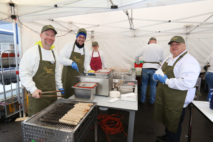 Bunte Bildergalerie zum Adventsmarkt: Lebenshilfe Gifhorn feiert Tag der offenen Tür mit Werkstatt-Tour, Deko und vielem mehr