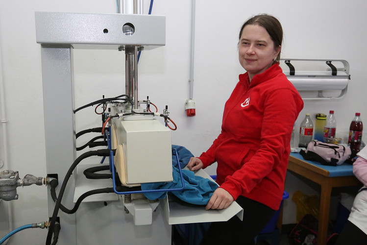 Bunte Bildergalerie zum Adventsmarkt: Lebenshilfe Gifhorn feiert Tag der offenen Tür mit Werkstatt-Tour, Deko und vielem mehr