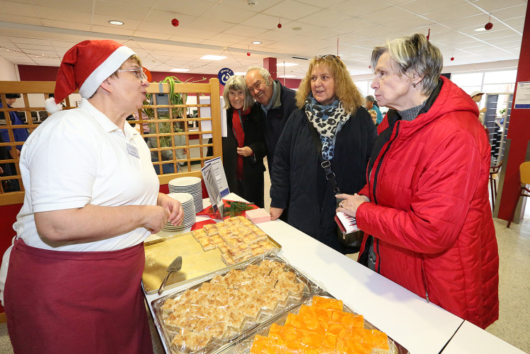 Bunte Bildergalerie zum Adventsmarkt: Lebenshilfe Gifhorn feiert Tag der offenen Tür mit Werkstatt-Tour, Deko und vielem mehr