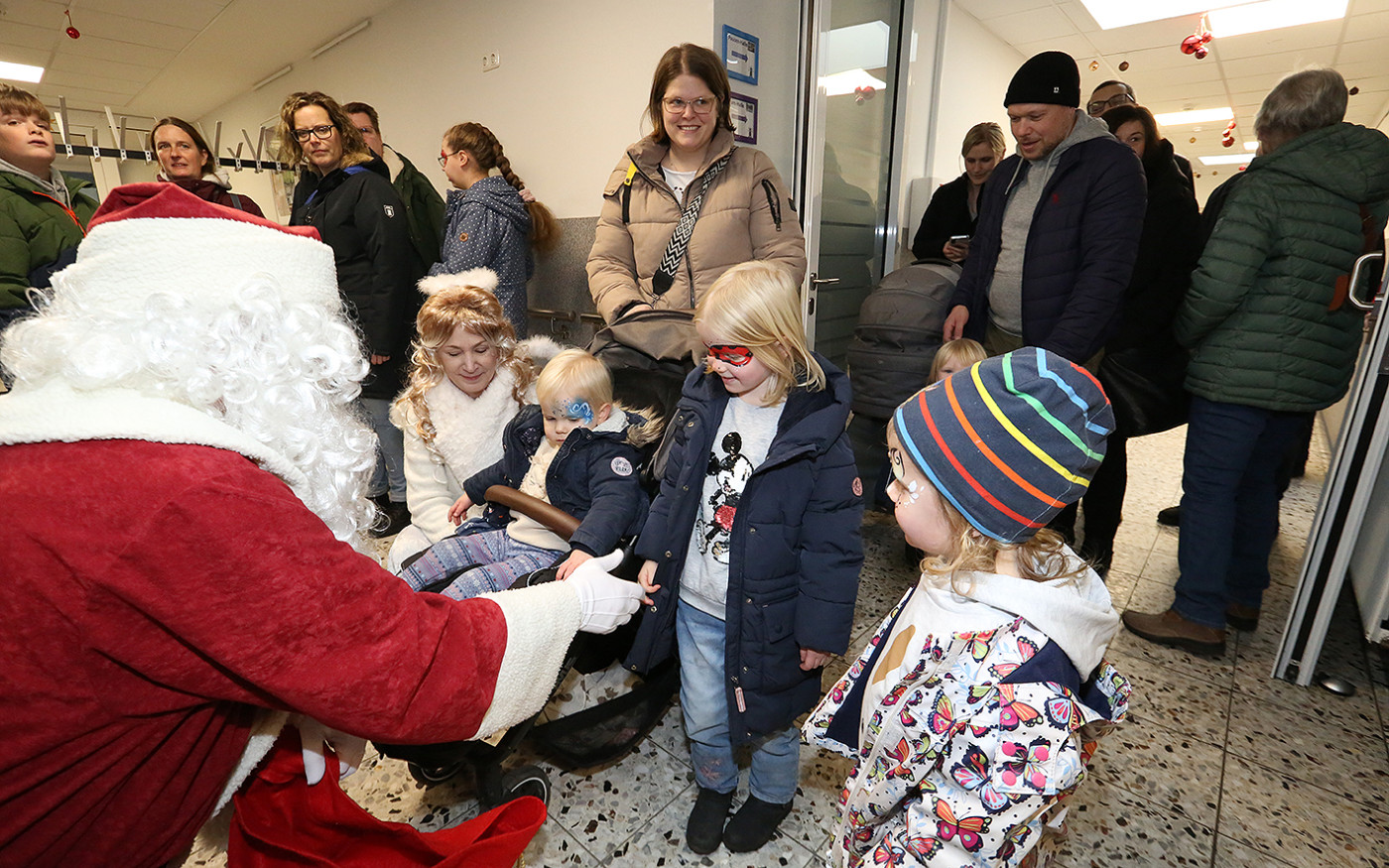 Bunte Bildergalerie zum Adventsmarkt: Lebenshilfe Gifhorn feiert Tag der offenen Tür mit Werkstatt-Tour, Deko und vielem mehr