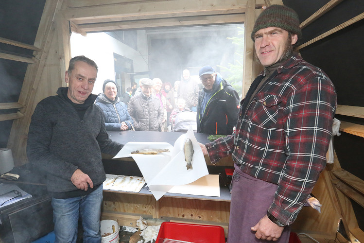 Bunte Bildergalerie zum Adventsmarkt: Lebenshilfe Gifhorn feiert Tag der offenen Tür mit Werkstatt-Tour, Deko und vielem mehr