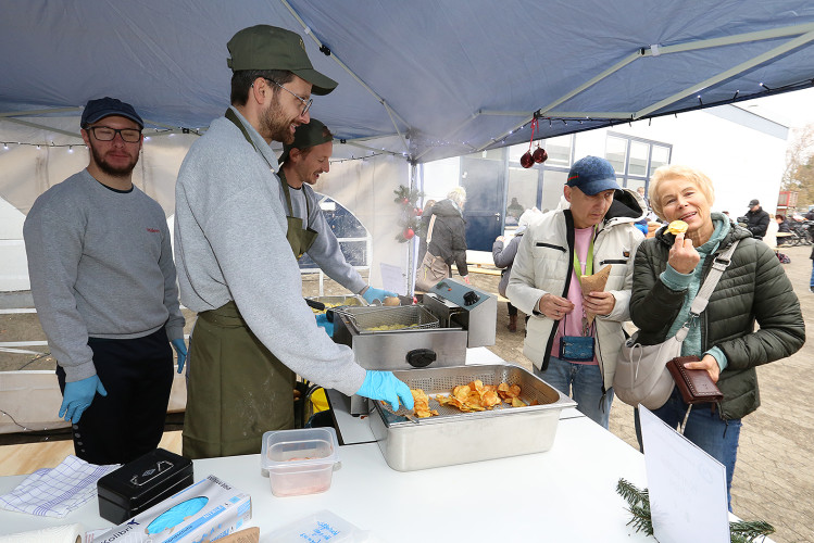 Bunte Bildergalerie zum Adventsmarkt: Lebenshilfe Gifhorn feiert Tag der offenen Tür mit Werkstatt-Tour, Deko und vielem mehr