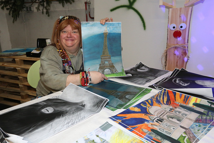 Bunte Bildergalerie zum Adventsmarkt: Lebenshilfe Gifhorn feiert Tag der offenen Tür mit Werkstatt-Tour, Deko und vielem mehr