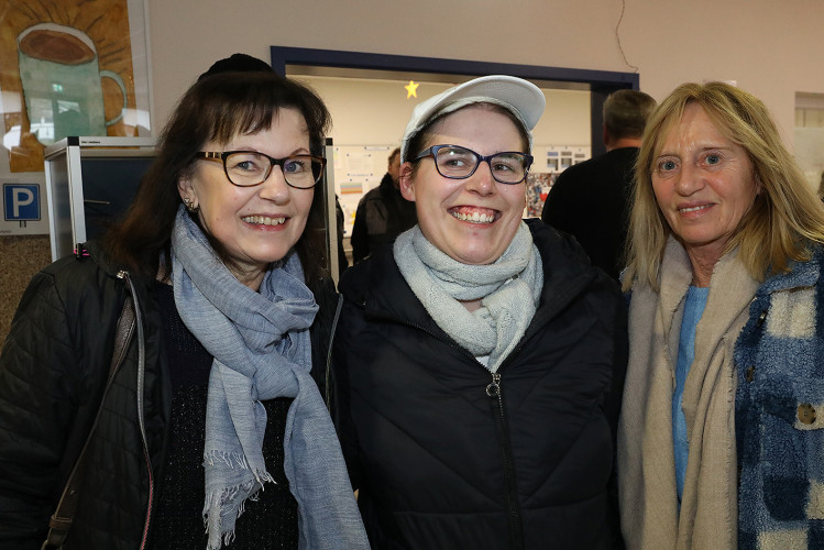 Bunte Bildergalerie zum Adventsmarkt: Lebenshilfe Gifhorn feiert Tag der offenen Tür mit Werkstatt-Tour, Deko und vielem mehr