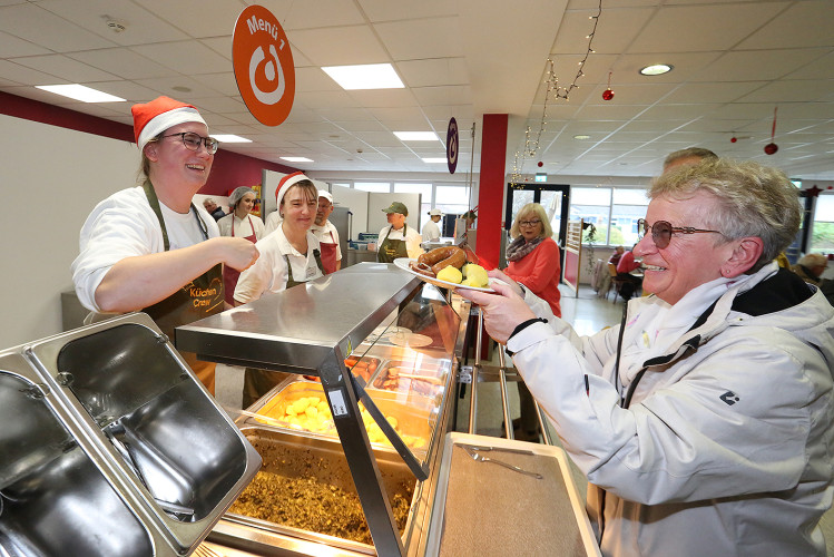 Bunte Bildergalerie zum Adventsmarkt: Lebenshilfe Gifhorn feiert Tag der offenen Tür mit Werkstatt-Tour, Deko und vielem mehr