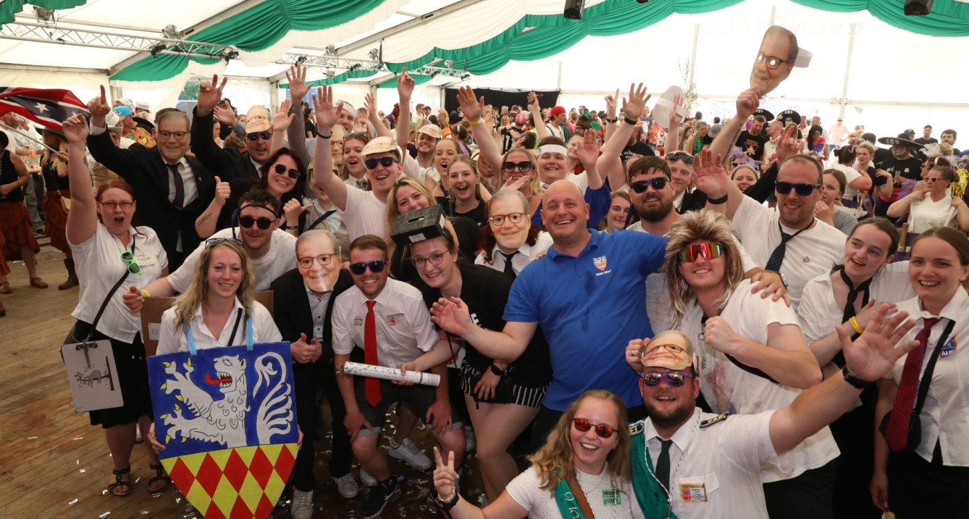 Bunter Umzug, verrückte Kostüme, neues Königshaus: In der KURT-Bildergalerie siehst Du, wie Müden sein Schützenfest gefeiert hat