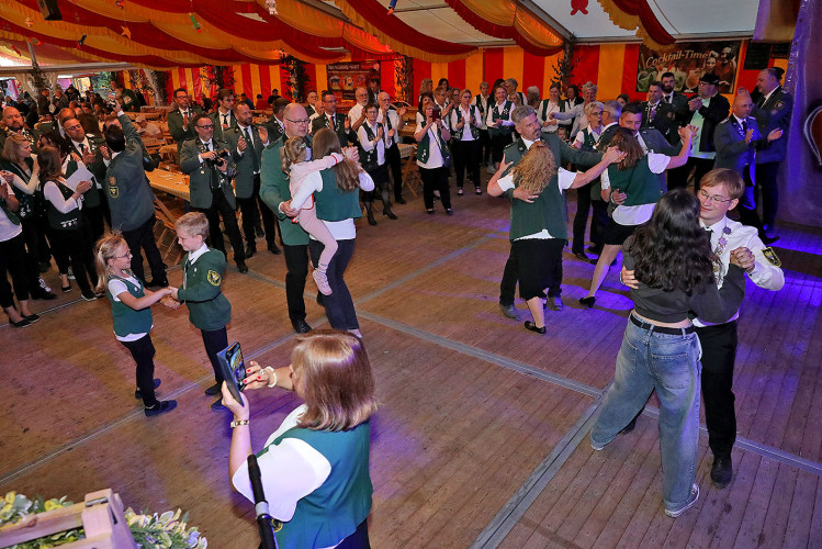 Carsten Walter ist Großer König in Calberlah – KURTs Bildergalerie zeigt die schönsten Fotos vom Schützenfest