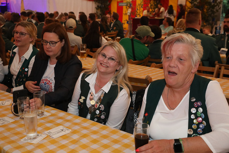 Carsten Walter ist Großer König in Calberlah – KURTs Bildergalerie zeigt die schönsten Fotos vom Schützenfest