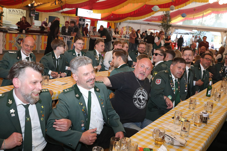 Carsten Walter ist Großer König in Calberlah – KURTs Bildergalerie zeigt die schönsten Fotos vom Schützenfest