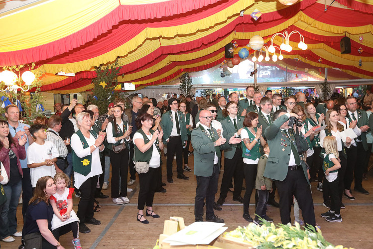 Carsten Walter ist Großer König in Calberlah – KURTs Bildergalerie zeigt die schönsten Fotos vom Schützenfest