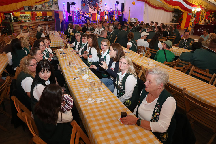 Carsten Walter ist Großer König in Calberlah – KURTs Bildergalerie zeigt die schönsten Fotos vom Schützenfest