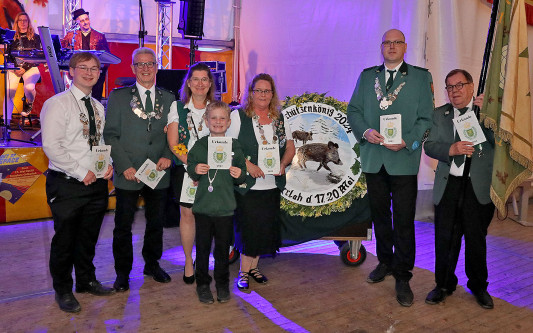 Carsten Walter ist Großer König in Calberlah – KURTs Bildergalerie zeigt die schönsten Fotos vom Schützenfest