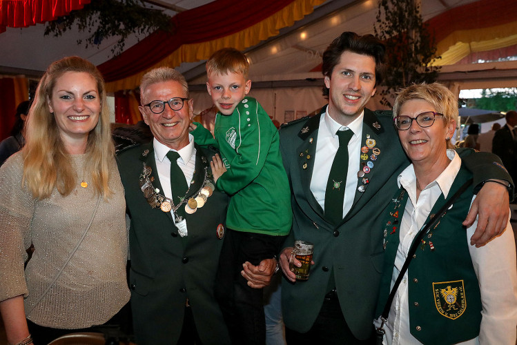 Carsten Walter ist Großer König in Calberlah – KURTs Bildergalerie zeigt die schönsten Fotos vom Schützenfest