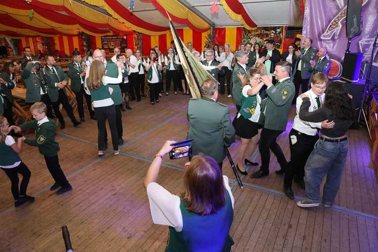 Carsten Walter ist Großer König in Calberlah – KURTs Bildergalerie zeigt die schönsten Fotos vom Schützenfest