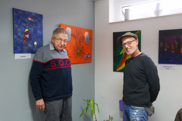 Corona-Malereien: Rentner Winfried Matz stellt Esel, Laufente und einen epileptischen Anfall im Café Aller in Gifhorn aus