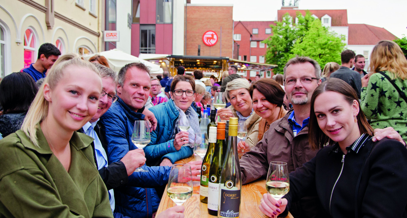 Da nehme ich doch noch ein Gläschen – Von Donnerstag bis Samstag steigt in Gifhorn wieder das beliebte Weinfest