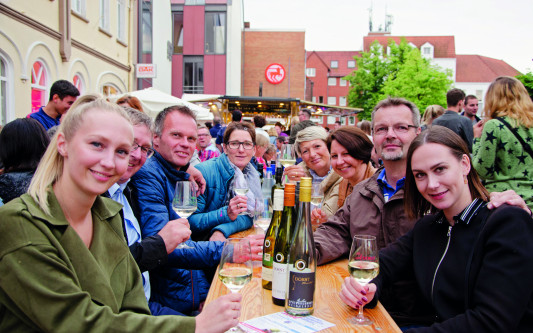 Da nehme ich doch noch ein Gläschen – Von Donnerstag bis Samstag steigt in Gifhorn wieder das beliebte Weinfest