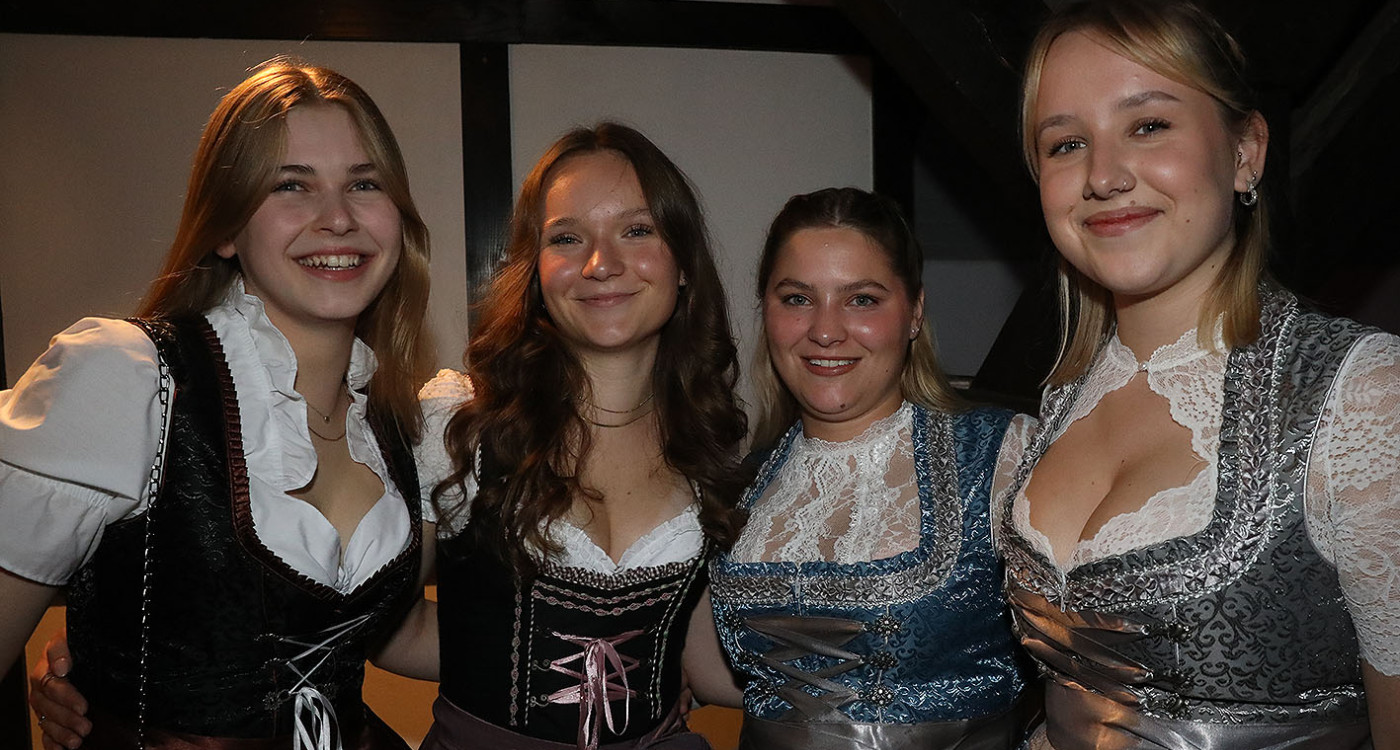 Damen im Dirndl und Mischen im Maß: KURT zeigt die schönsten Fotos von der Oktober-Gaudi in Wahrenholz
