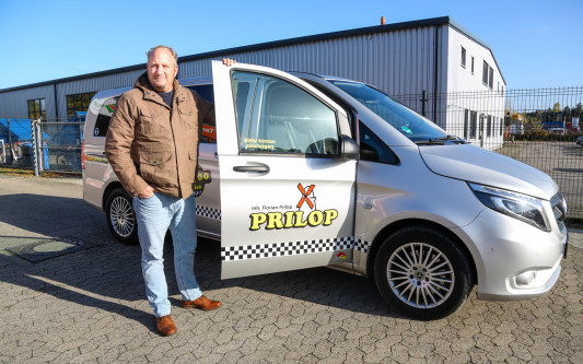 Damit die Leute gut ankommen - Bei Taxi Prilop werden die Fahrgäste auf Wunsch von Tür zu Tür begleitet