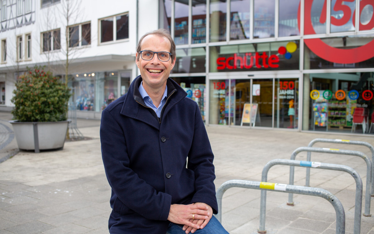 Das Schütte-Team steht telefonisch zur Verfügung und betreibt einen Online-Shop