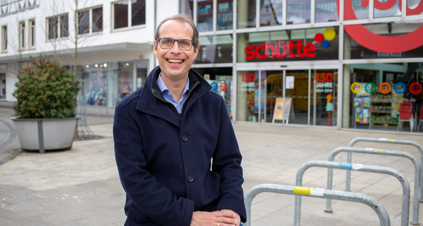 Das Schütte-Team steht telefonisch zur Verfügung und betreibt einen Online-Shop