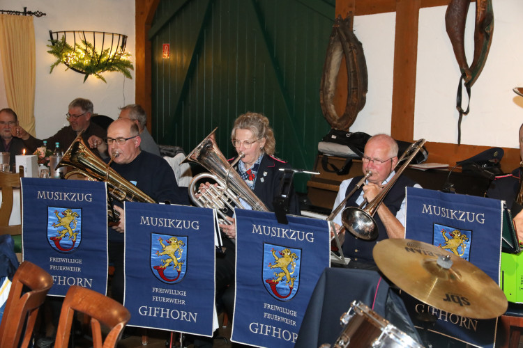 Das war der Maibaum-Stammtisch im Deutschen Haus: Zahlreiche Gifhorner Unternehmen und Verbände feiern gemeinsam das Frühjahr