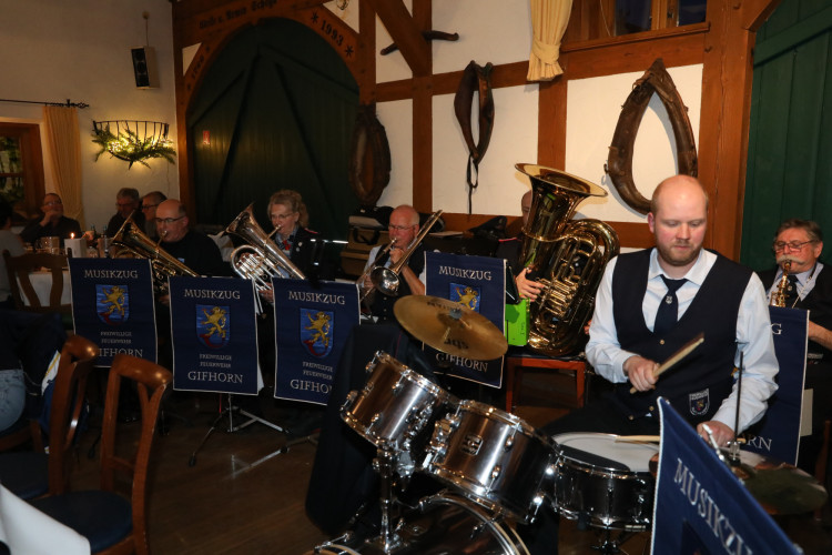 Das war der Maibaum-Stammtisch im Deutschen Haus: Zahlreiche Gifhorner Unternehmen und Verbände feiern gemeinsam das Frühjahr