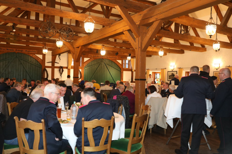Das war der Maibaum-Stammtisch im Deutschen Haus: Zahlreiche Gifhorner Unternehmen und Verbände feiern gemeinsam das Frühjahr