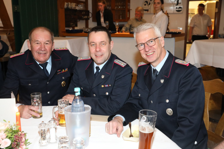 Das war der Maibaum-Stammtisch im Deutschen Haus: Zahlreiche Gifhorner Unternehmen und Verbände feiern gemeinsam das Frühjahr