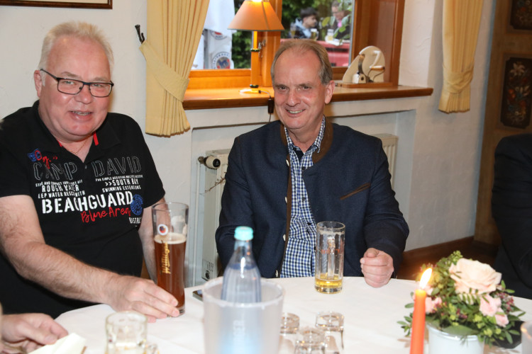 Das war der Maibaum-Stammtisch im Deutschen Haus: Zahlreiche Gifhorner Unternehmen und Verbände feiern gemeinsam das Frühjahr