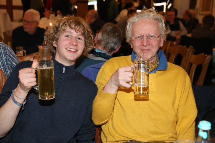 Das war der Maibaum-Stammtisch im Deutschen Haus: Zahlreiche Gifhorner Unternehmen und Verbände feiern gemeinsam das Frühjahr
