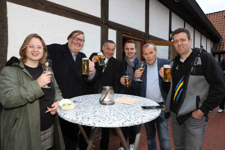 Das war der Maibaum-Stammtisch im Deutschen Haus: Zahlreiche Gifhorner Unternehmen und Verbände feiern gemeinsam das Frühjahr