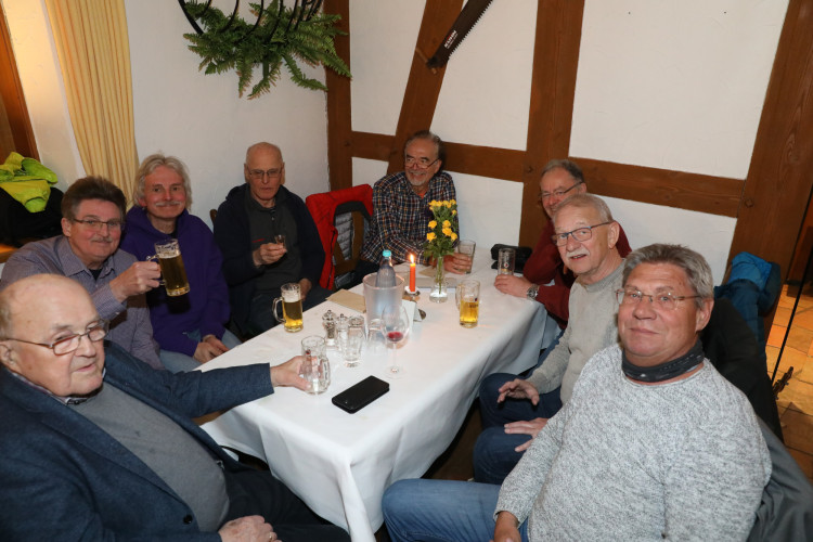 Das war der Maibaum-Stammtisch im Deutschen Haus: Zahlreiche Gifhorner Unternehmen und Verbände feiern gemeinsam das Frühjahr
