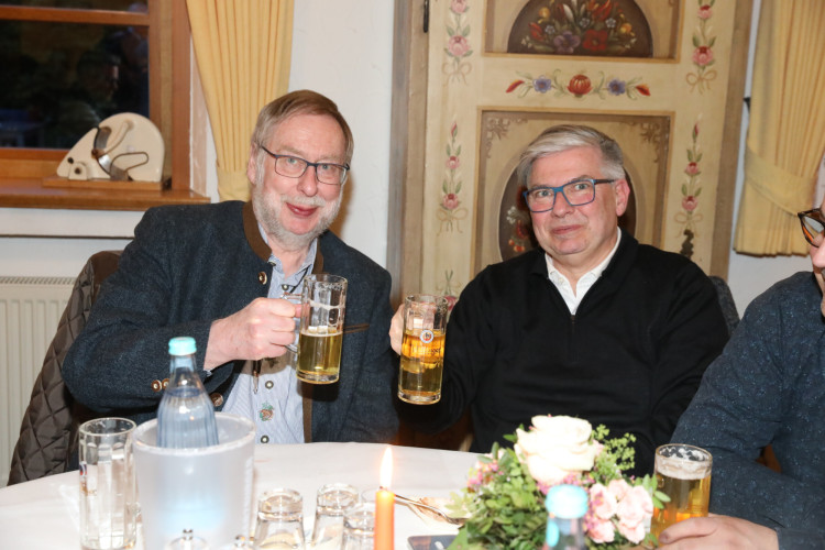 Das war der Maibaum-Stammtisch im Deutschen Haus: Zahlreiche Gifhorner Unternehmen und Verbände feiern gemeinsam das Frühjahr