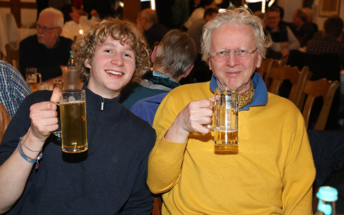 Das war der Maibaum-Stammtisch im Deutschen Haus: Zahlreiche Gifhorner Unternehmen und Verbände feiern gemeinsam das Frühjahr