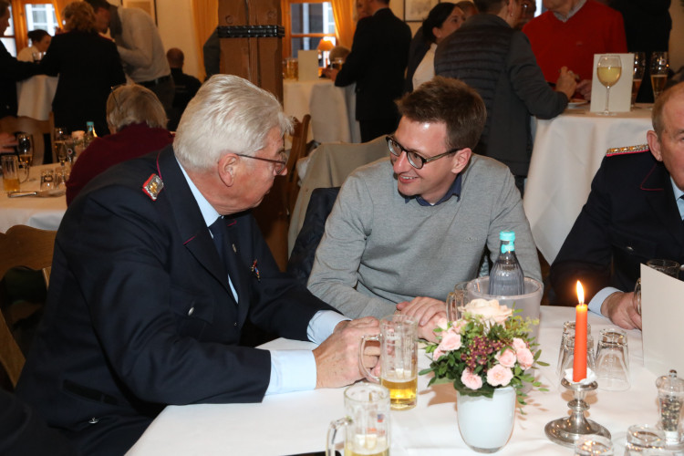 Das war der Maibaum-Stammtisch im Deutschen Haus: Zahlreiche Gifhorner Unternehmen und Verbände feiern gemeinsam das Frühjahr