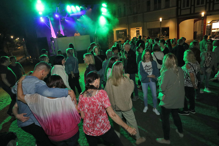 Das war der Tanz in den Mai auf dem Gifhorner Marktplatz - KURT zeigt die schönsten Bilder