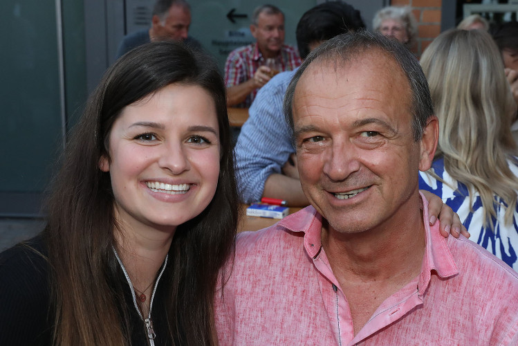 Das Weinfest läuft genauso wie das dazugehörige Getränk in die Gläser - Das sind die schönsten Bilder vom Weinfest