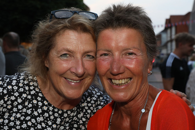 Das Weinfest läuft genauso wie das dazugehörige Getränk in die Gläser - Das sind die schönsten Bilder vom Weinfest