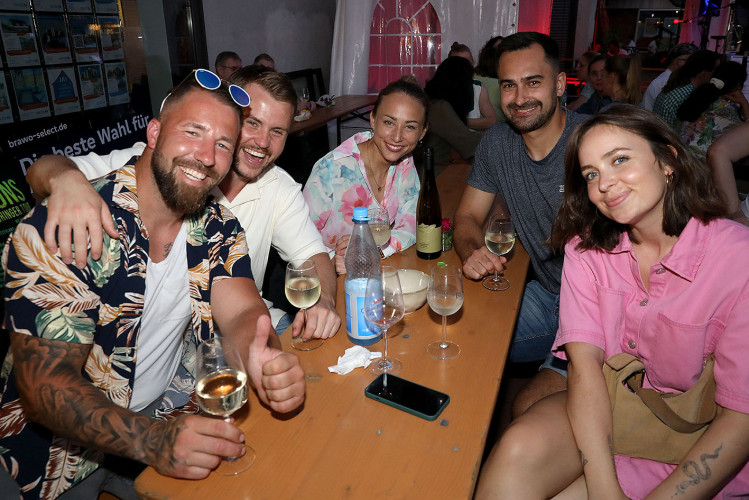 Das Weinfest läuft genauso wie das dazugehörige Getränk in die Gläser - Das sind die schönsten Bilder vom Weinfest