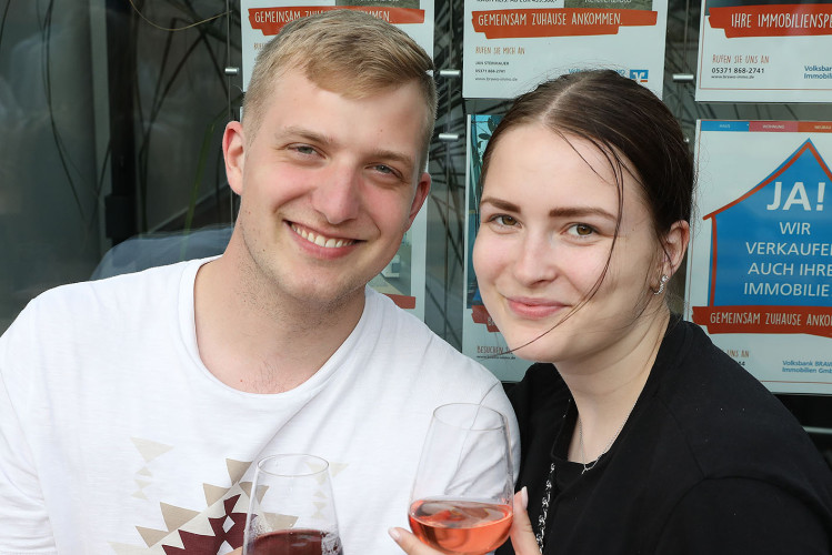 Das Weinfest läuft genauso wie das dazugehörige Getränk in die Gläser - Das sind die schönsten Bilder vom Weinfest