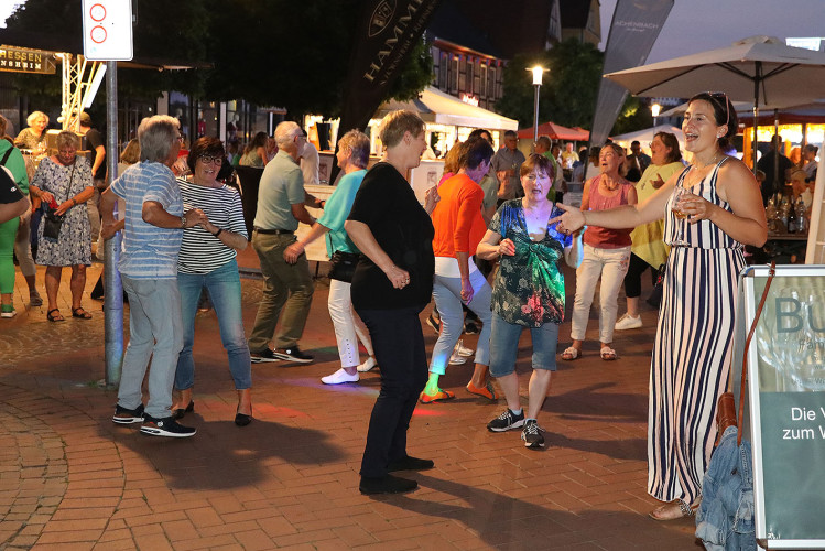 Das Weinfest läuft genauso wie das dazugehörige Getränk in die Gläser - Das sind die schönsten Bilder vom Weinfest