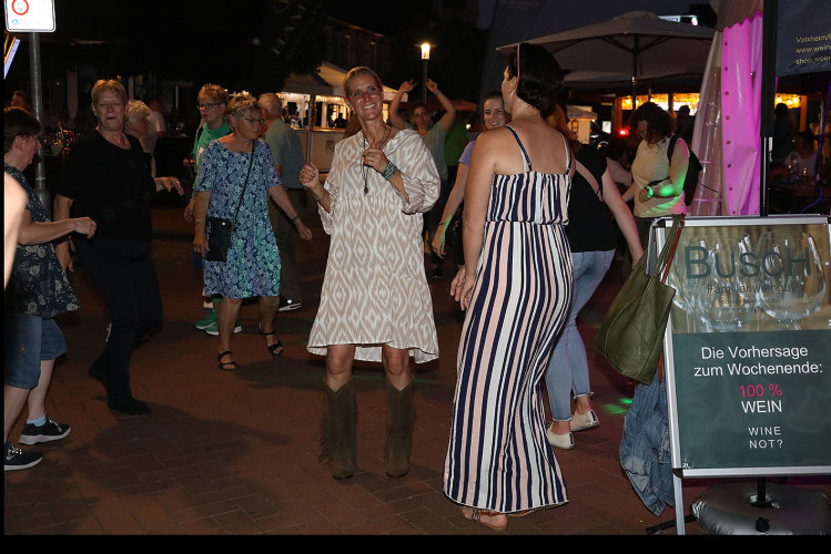 Das Weinfest läuft genauso wie das dazugehörige Getränk in die Gläser - Das sind die schönsten Bilder vom Weinfest