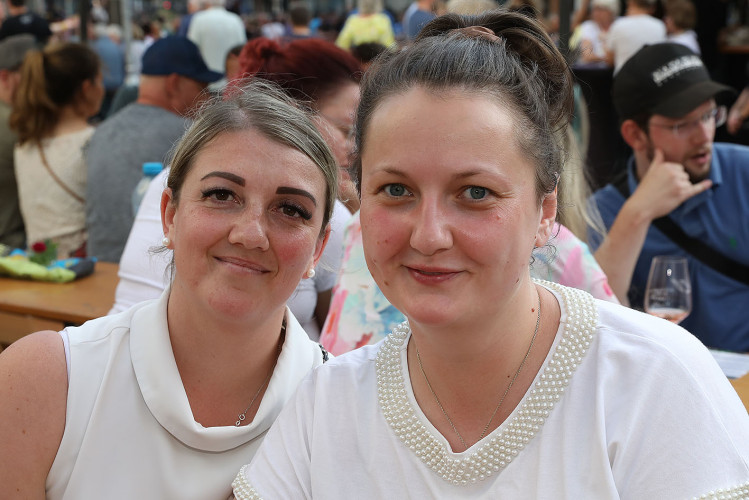 Das Weinfest läuft genauso wie das dazugehörige Getränk in die Gläser - Das sind die schönsten Bilder vom Weinfest
